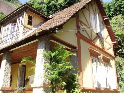 Casa Caminho do Corcovado nearChrist Redeemer statue