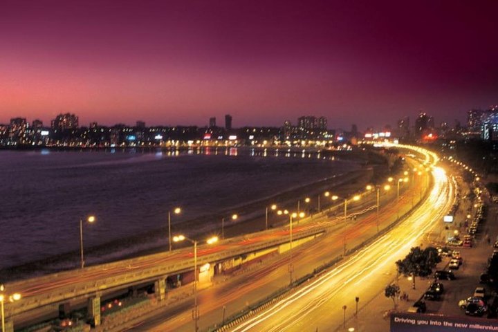 Private Tour: Customizable Mumbai Sightseeing Including Elephanta Caves or Kanheri Caves
