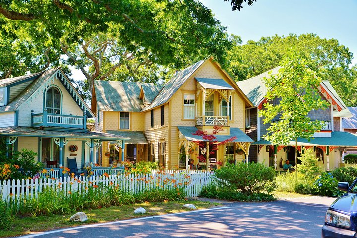 Martha's Vineyard Daytrip from Boston with Round-Trip Ferry & Island Tour Option