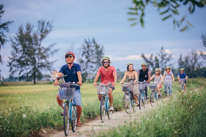 Private Hoi An Bike, Thu Bon River Cruise & Dinner Experience, Da Nang