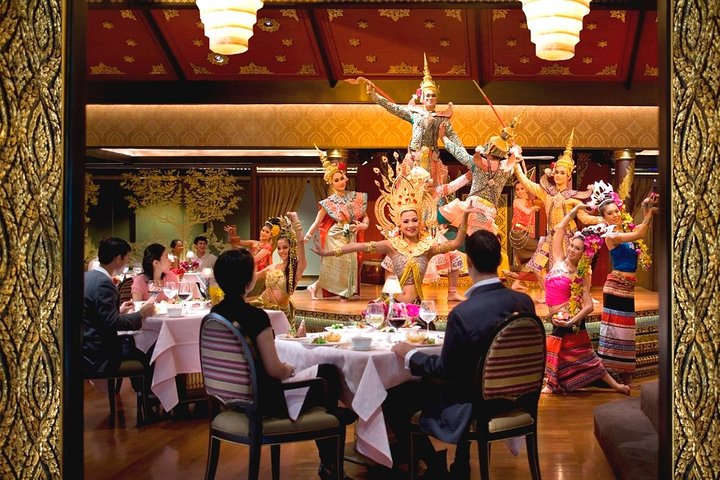 Sala Rim Naam Dinner and Show at Mandarin Oriental in Bangkok