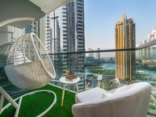 Exquisite 2 Bedroom Apartment I Burj Khalifa & Fountain Views I Free Gym, Pool, Parking, Wi-Fi and PS5 I by Skyline Serenity