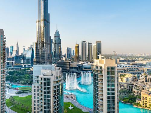 Lavish 2 Bedroom I Burj Khalifa & Fountain Views I Free Gym, Pool, Parking, Wi-Fi and PS5 I by Skyline Serenity