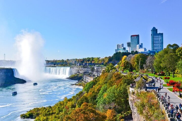 Niagara Falls Day Tour Includes Boat Cruise, Winery Stop & Lunch, Toronto