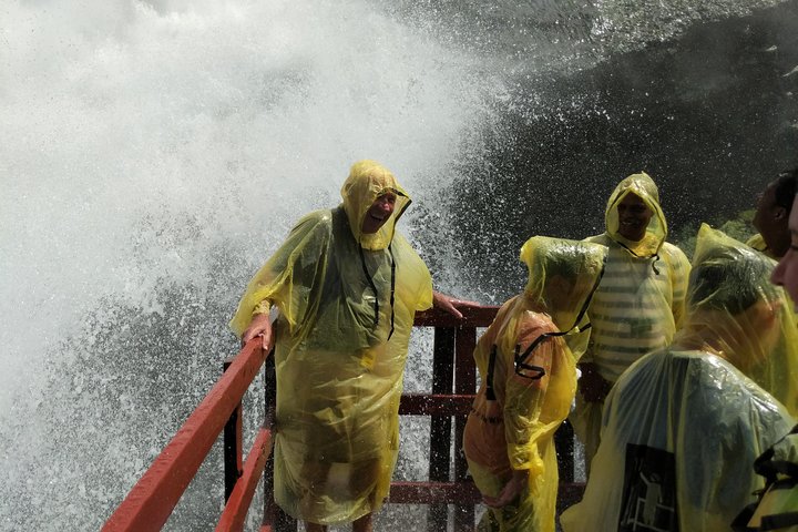 Niagara Falls Canadian Side Tour And Maid Of The Mist Boat Ride Option, Toronto