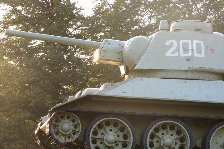 Private Walking Tour: World War 2 and Cold War Sites in Berlin