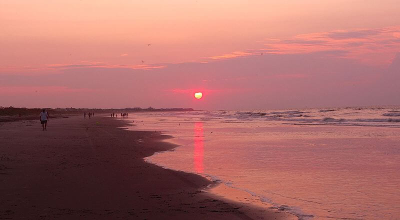 media_gallery-2020-02-24-5-Isle_of_Palms_sunrise_sc1_72bad0fec46062ec71e12f6b747452d7.jpg