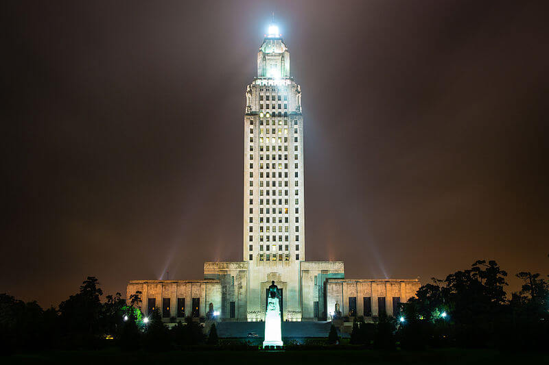 media_gallery-2020-03-11-8-800px_Louisiana_State_Capitol_through_the_fog_1d4eab93adde04b23695263a30b27c85.jpg