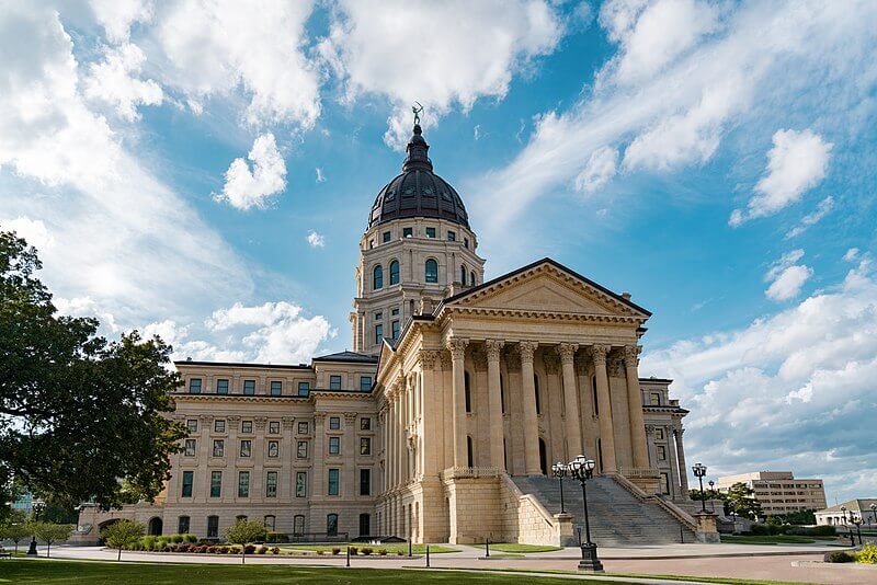 media_gallery-2020-03-9-11-800px_Kansas_State_Capitol_in_Topeka__44441302334__dc300054c3c1d703619128d039c33805.jpg